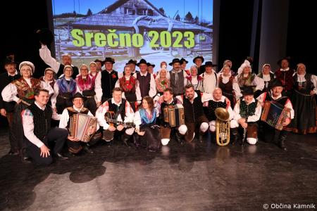 Ples in glasba izpod kamniških planin v izvedbi Folklorne skupine Kamnik in njihovih prijateljev  (101)